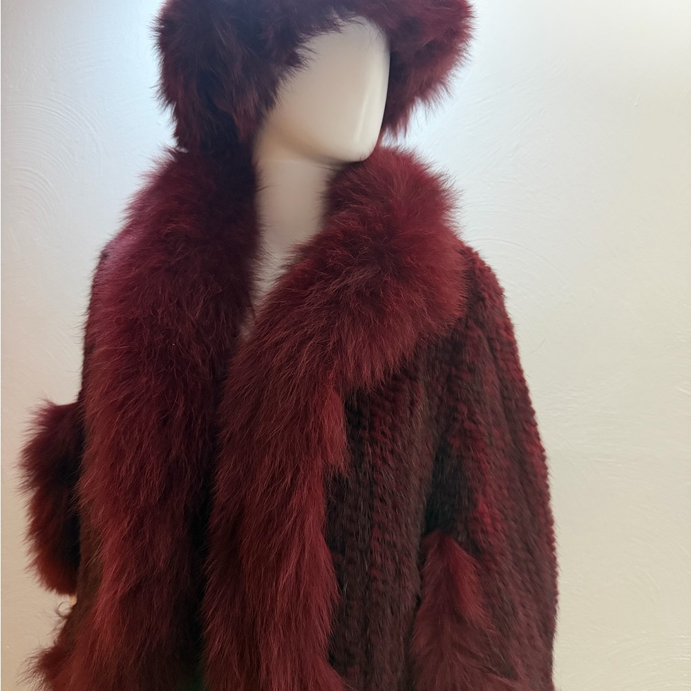 Elegant Burgundy Mink Fur ponchos and hat set - Picture 7 of 7